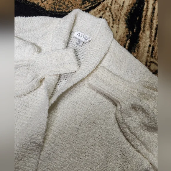 Sweater - Picture 7 of 8